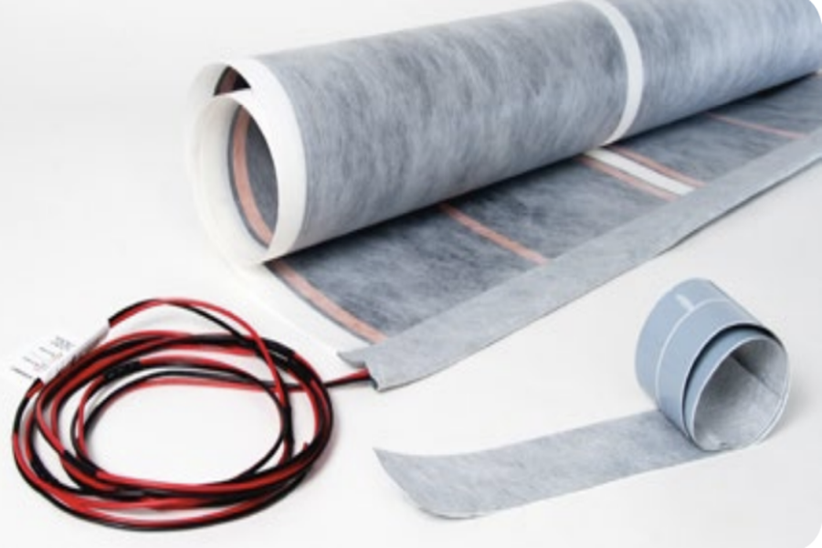 Instalación profesional de película de calefacción infrarroja para pisos cálidos y confortables.